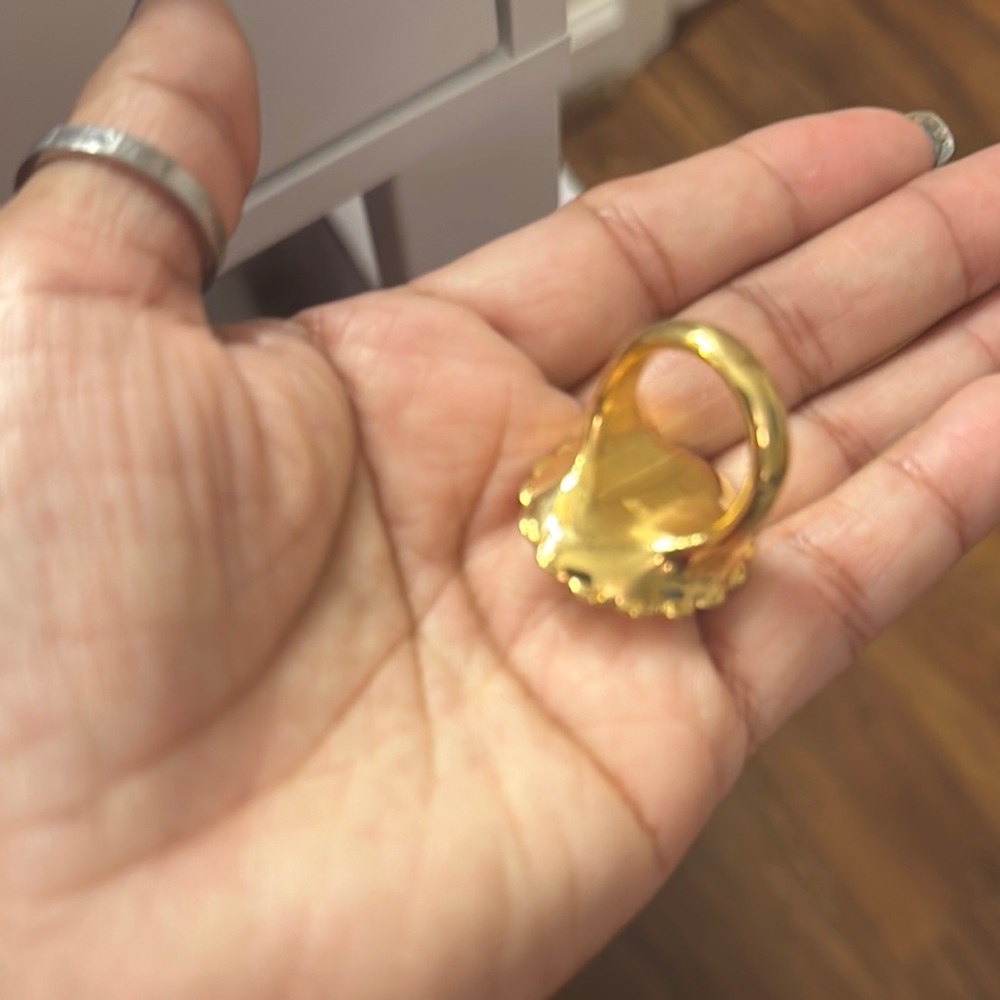 Elegant Gold Statement Ring - image 3